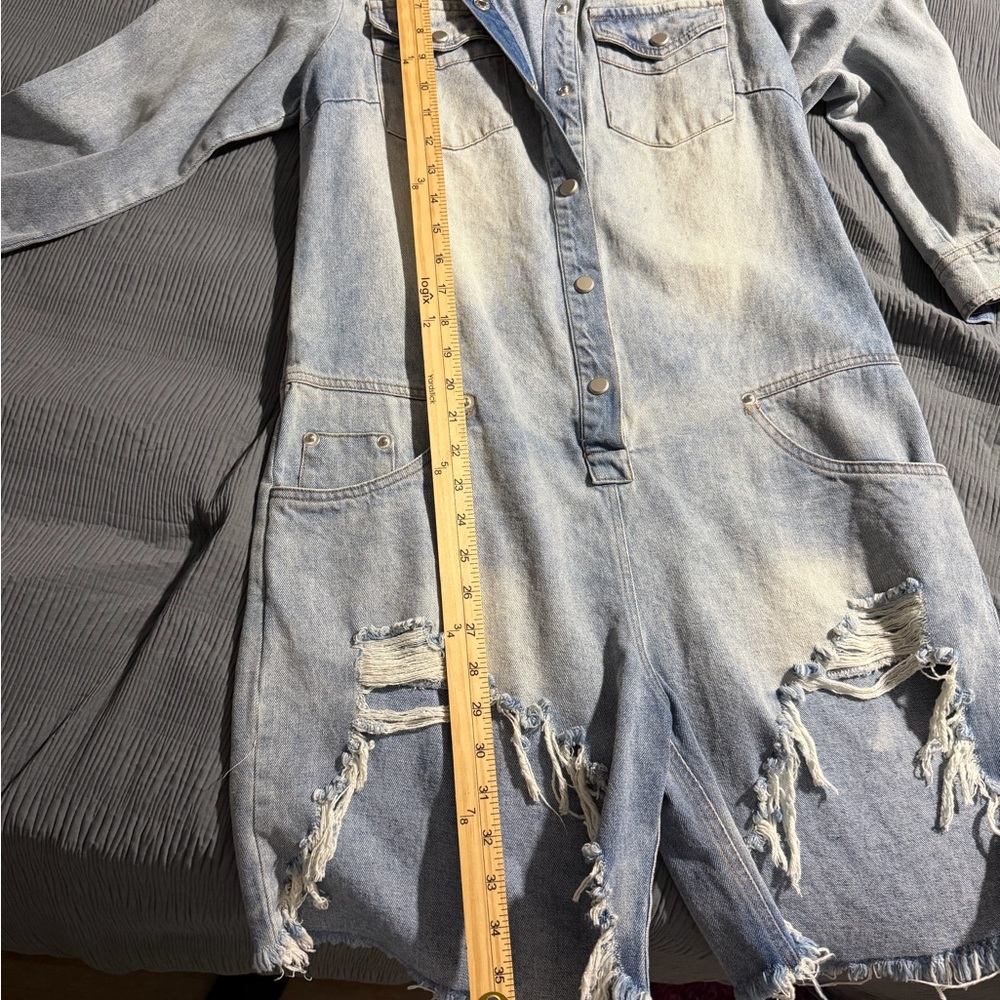 Athina woman Sz M Long sleeve denim romper blue distressed cut out snap button - Picture 5 of 9